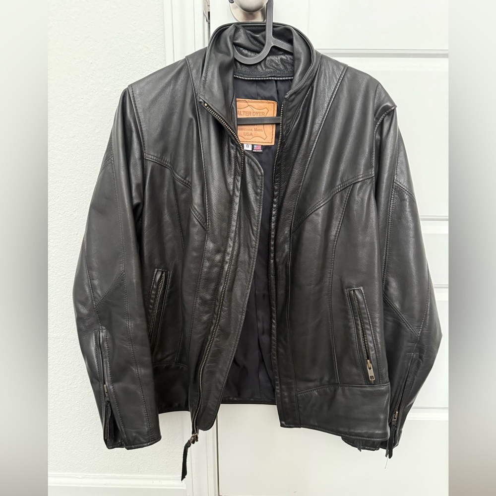 Black Walter Dyer is Leather Jacket size 8